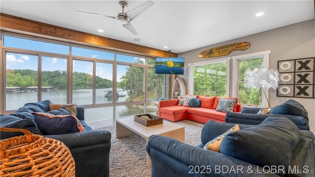 Camdenton, Missouri, 65020, United States, 7 Bedrooms Bedrooms, ,6 BathroomsBathrooms,Residential,Active,1876843