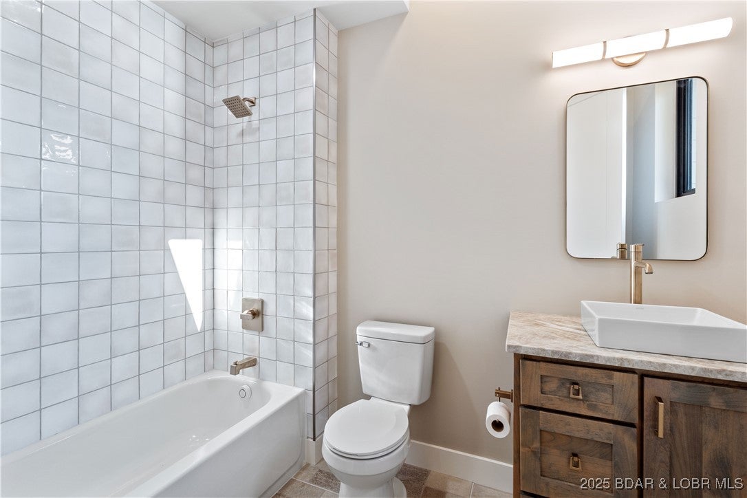 Osage Beach, Missouri, 65065, United States, 6 Bedrooms Bedrooms, ,6 BathroomsBathrooms,Residential,Active,1922661