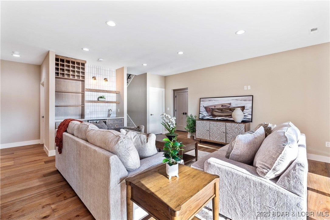 Osage Beach, Missouri, 65065, United States, 6 Bedrooms Bedrooms, ,6 BathroomsBathrooms,Residential,Active,1922661