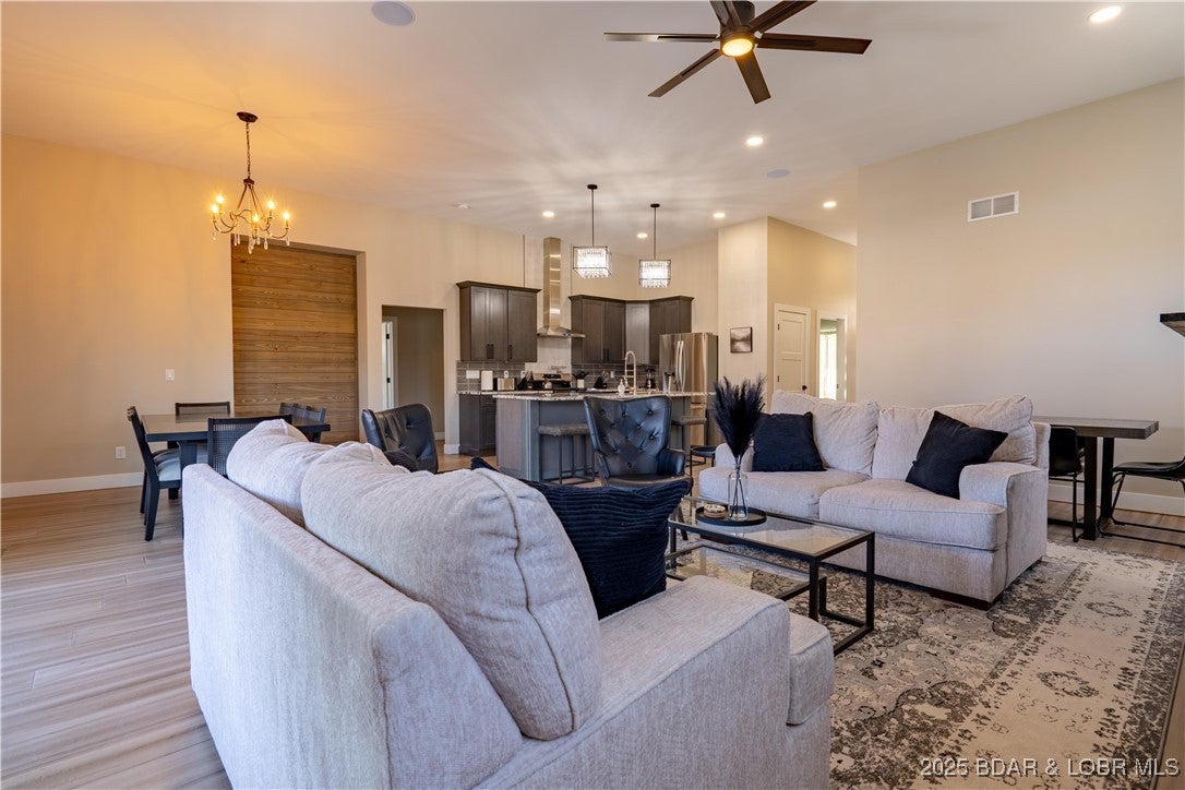 Sunrise Beach, Missouri, 65079, United States, ,5 BathroomsBathrooms,Residential,Active,1764512