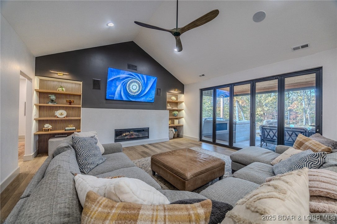 Linn Creek, Missouri, 65052, United States, 6 Bedrooms Bedrooms, ,5 BathroomsBathrooms,Residential,Active,1989796