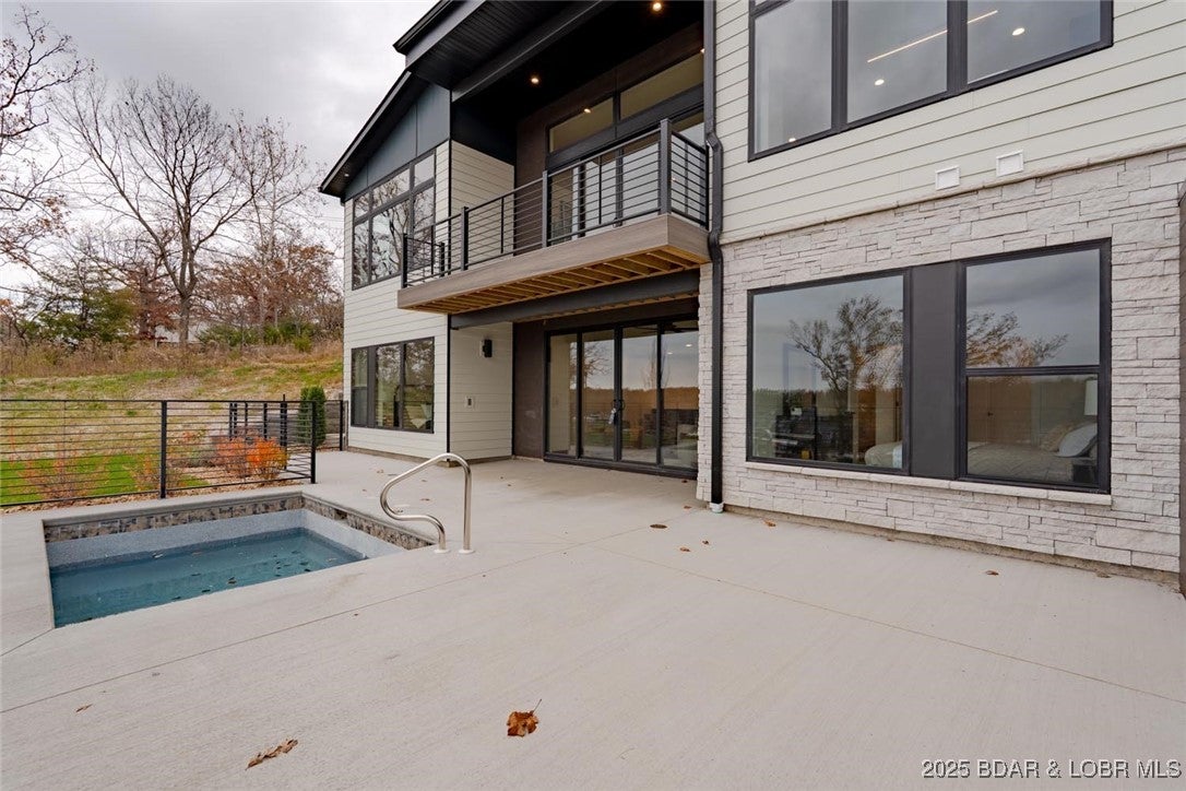 Osage Beach, Missouri, 65065, United States, 5 Bedrooms Bedrooms, ,4 BathroomsBathrooms,Residential,Active,1953713