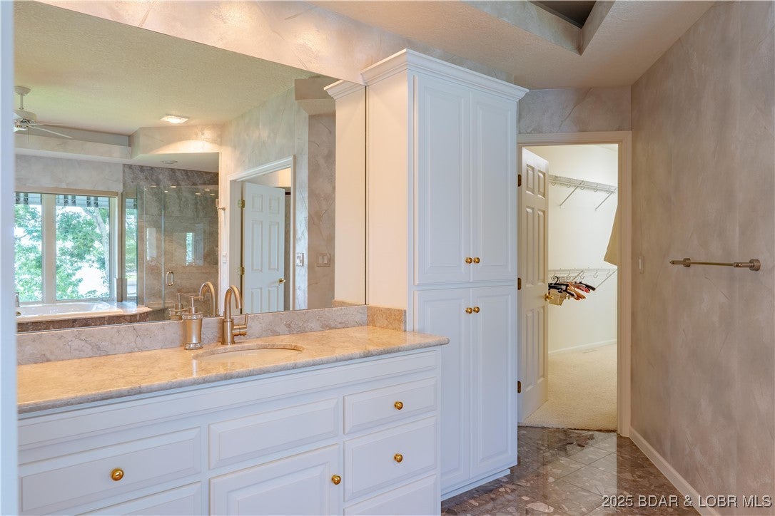 Four Seasons, Missouri, 65049, United States, 5 Bedrooms Bedrooms, ,6 BathroomsBathrooms,Residential,Active,1843468
