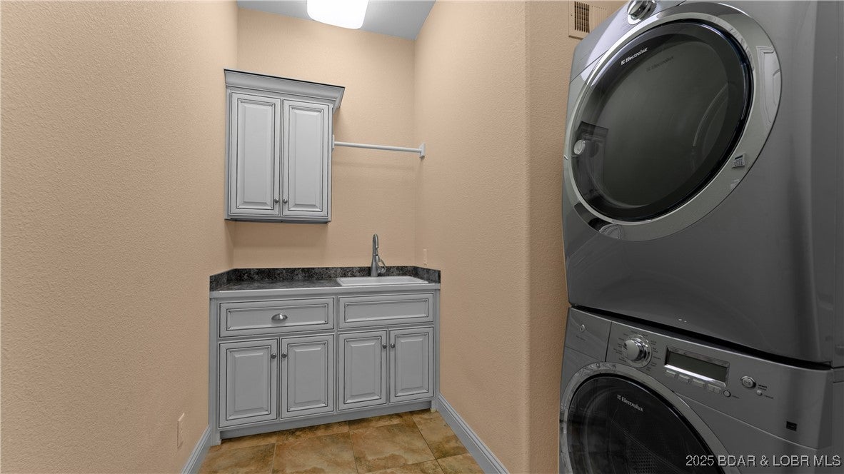 Camdenton, Missouri, 65020, United States, 5 Bedrooms Bedrooms, ,5 BathroomsBathrooms,Residential,Active,1989766