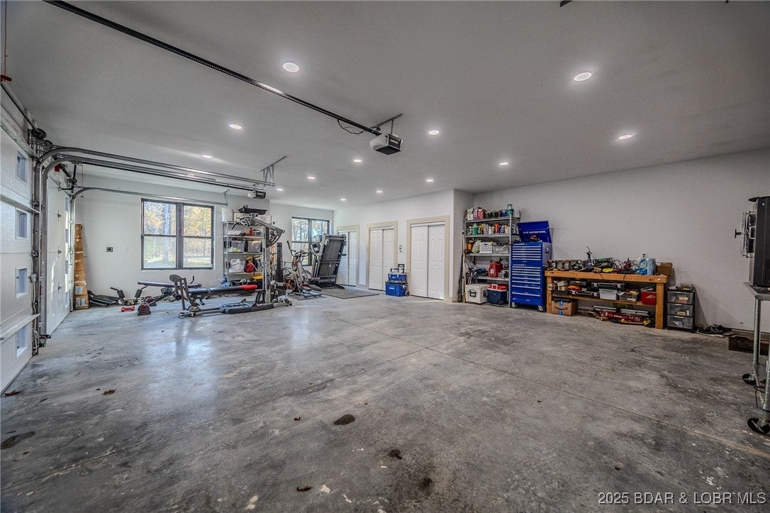 Linn Creek, Missouri, 65052, United States, 6 Bedrooms Bedrooms, ,5 BathroomsBathrooms,Residential,Active,1989796