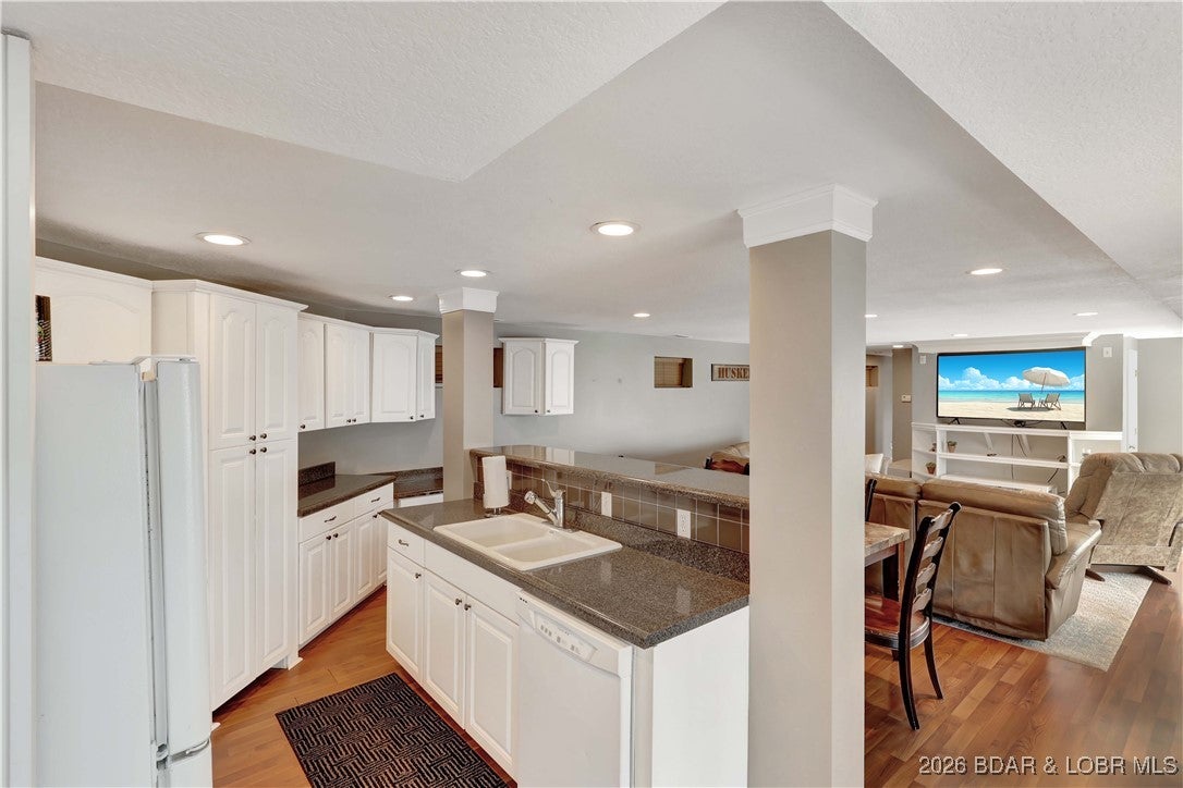 Sunrise Beach, Missouri, 65079, United States, 5 Bedrooms Bedrooms, ,6 BathroomsBathrooms,Residential,Active,2015451