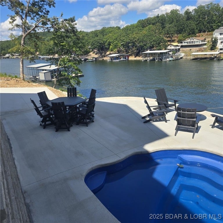 Sunrise Beach, Missouri, 65079, United States, 6 Bedrooms Bedrooms, ,7 BathroomsBathrooms,Residential,Active,1968091