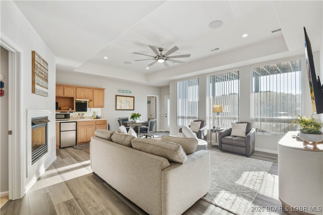 Sunrise Beach, Missouri, 65079, United States, 6 Bedrooms Bedrooms, ,5 BathroomsBathrooms,Residential,Active,1963265