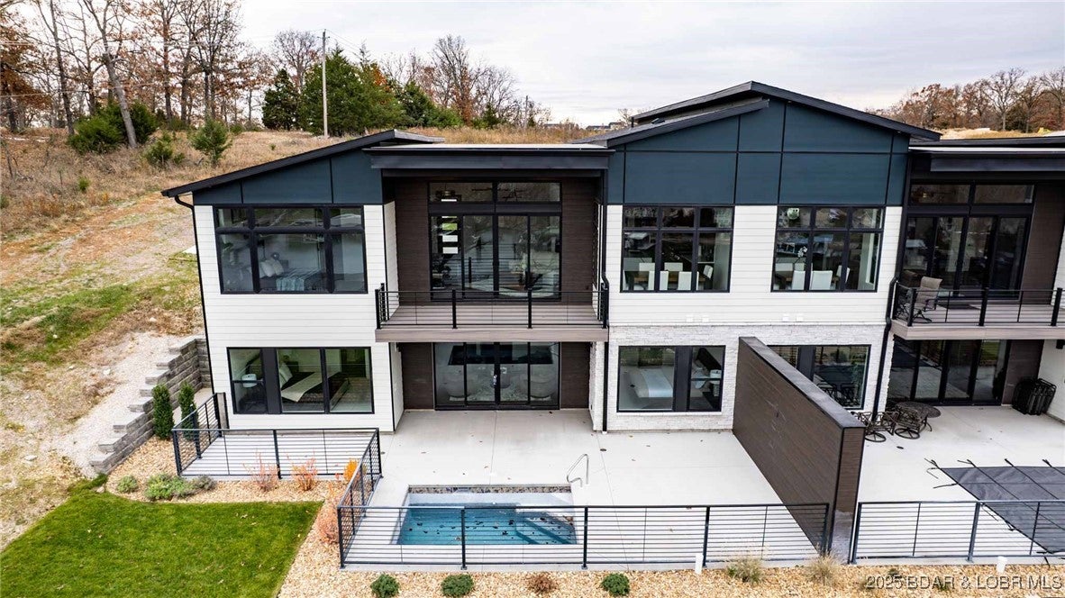 Osage Beach, Missouri, 65065, United States, 5 Bedrooms Bedrooms, ,4 BathroomsBathrooms,Residential,Active,1953713