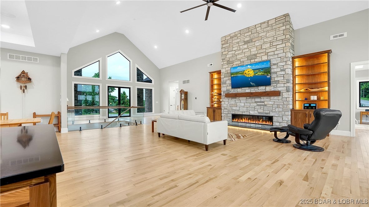 Osage Beach, Missouri, 65065, United States, 4 Bedrooms Bedrooms, ,5 BathroomsBathrooms,Residential,Active,1877825