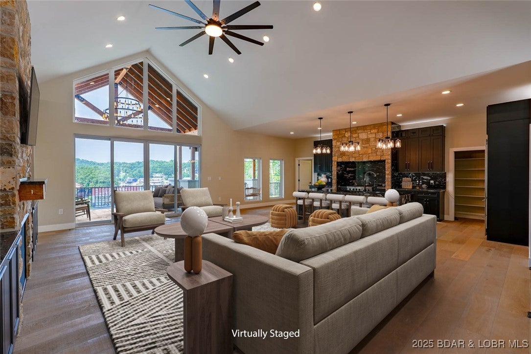 Sunrise Beach, Missouri, 65079, United States, 6 Bedrooms Bedrooms, ,7 BathroomsBathrooms,Residential,Active,1968091