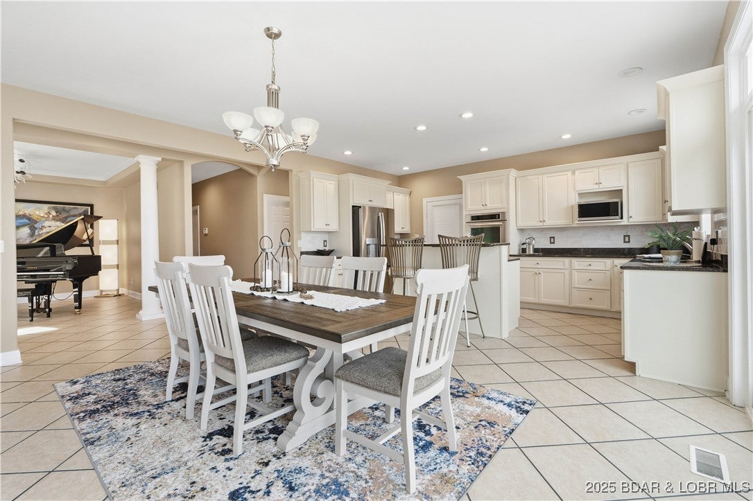 Porto Cima, Missouri, 65079, United States, 5 Bedrooms Bedrooms, ,4 BathroomsBathrooms,Residential,Active,1973370