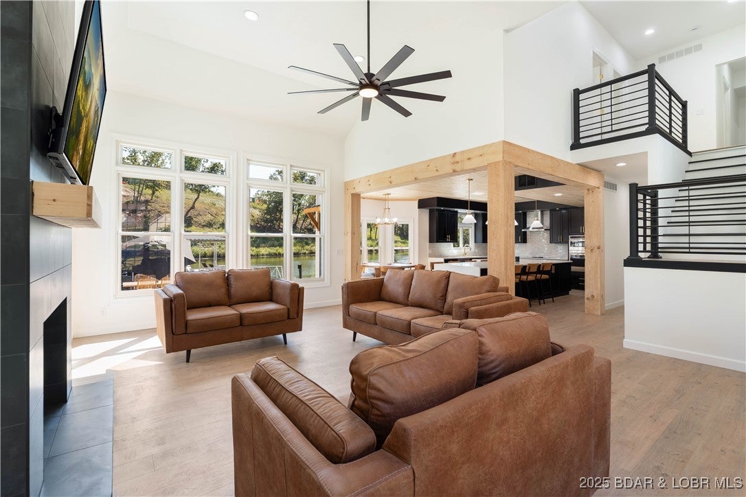 Osage Beach, Missouri, 65065, United States, 6 Bedrooms Bedrooms, ,4 BathroomsBathrooms,Residential,Active,1952762