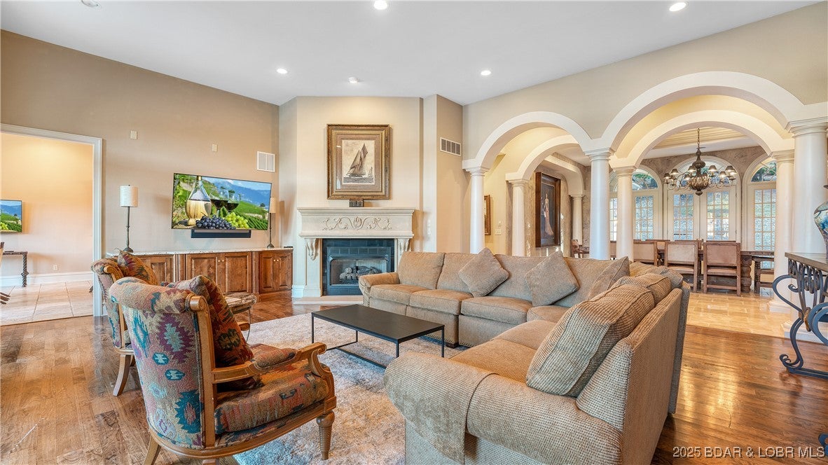 Sunrise Beach, Missouri, 65079, United States, ,7 BathroomsBathrooms,Residential,Active,1748281