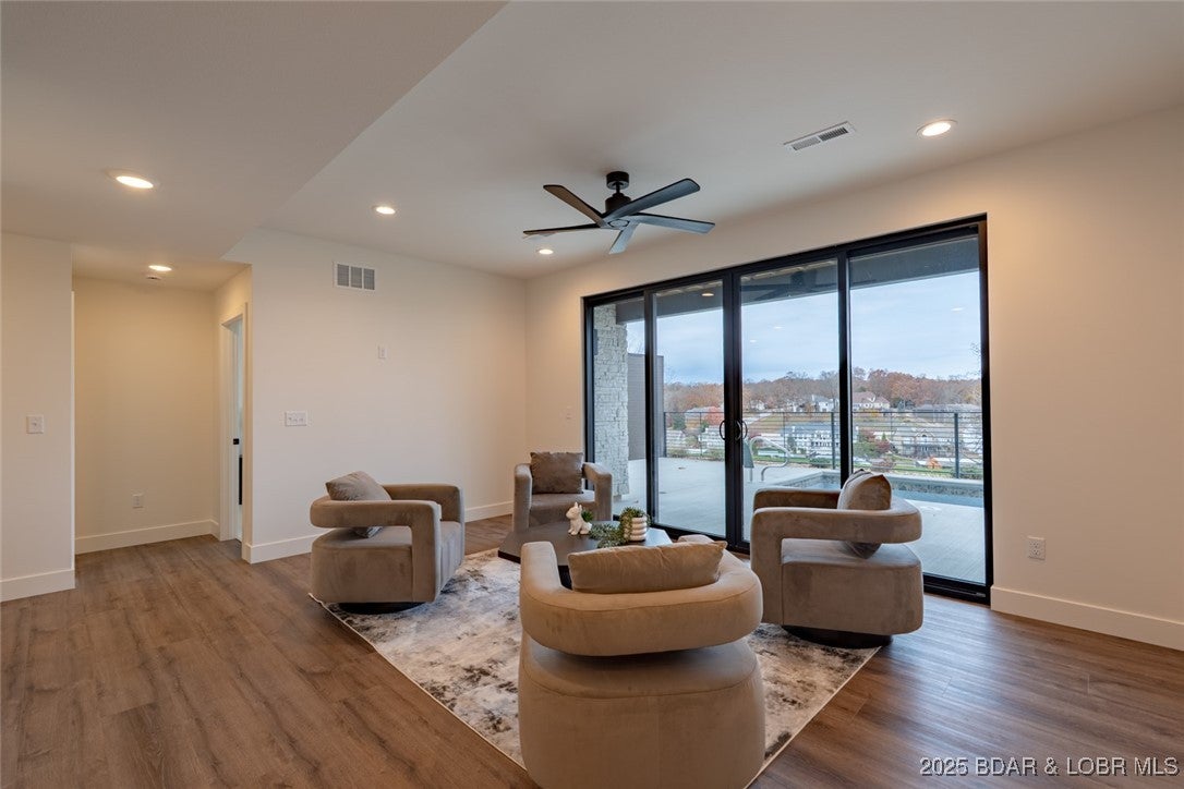 Osage Beach, Missouri, 65065, United States, 5 Bedrooms Bedrooms, ,4 BathroomsBathrooms,Residential,Active,1953713