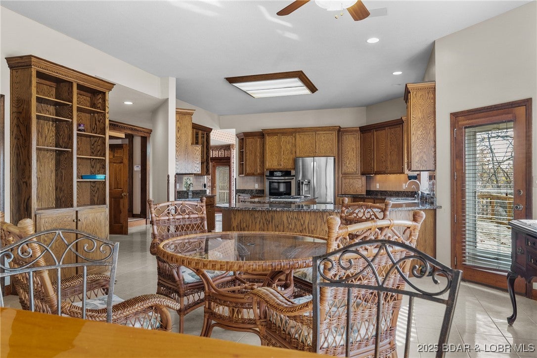 Linn Creek, Missouri, 65052, United States, 7 Bedrooms Bedrooms, ,6 BathroomsBathrooms,Residential,Active,1929474