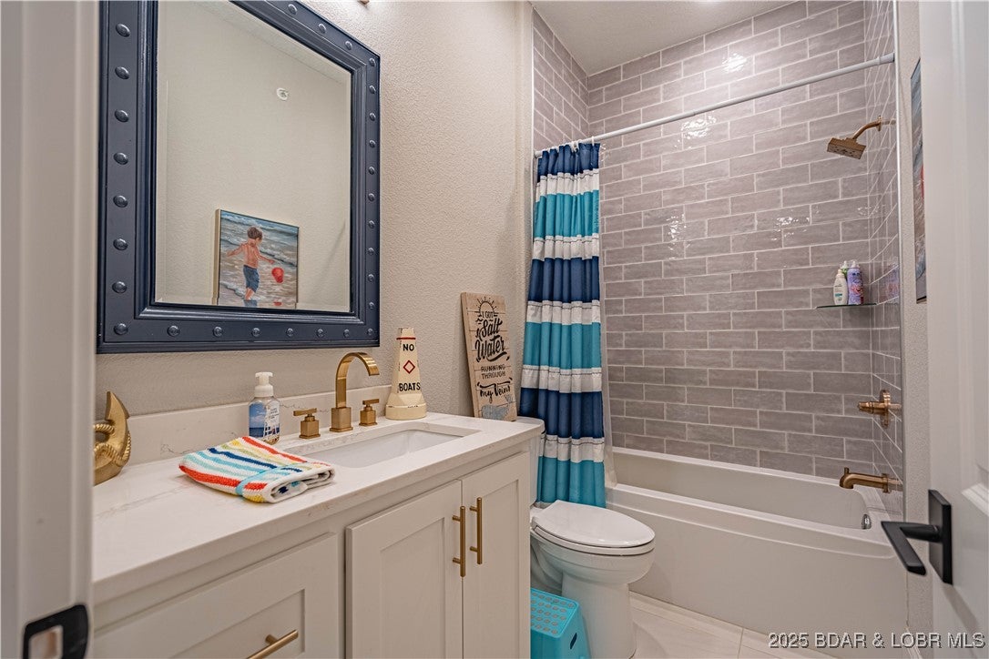 Osage Beach, Missouri, 65065, United States, 4 Bedrooms Bedrooms, ,5 BathroomsBathrooms,Residential,Active,1823963