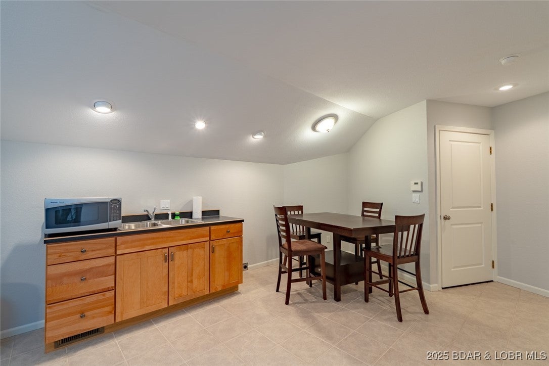 Sunrise Beach, Missouri, 65079, United States, 5 Bedrooms Bedrooms, ,7 BathroomsBathrooms,Residential,Active,2007238