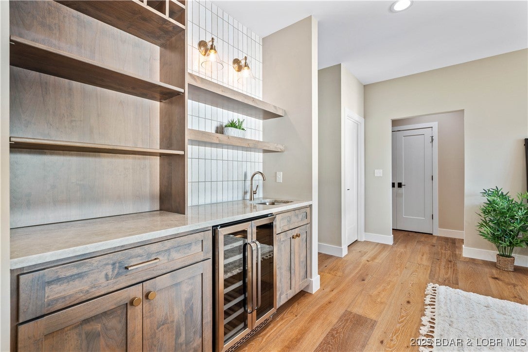 Osage Beach, Missouri, 65065, United States, 6 Bedrooms Bedrooms, ,6 BathroomsBathrooms,Residential,Active,1922661