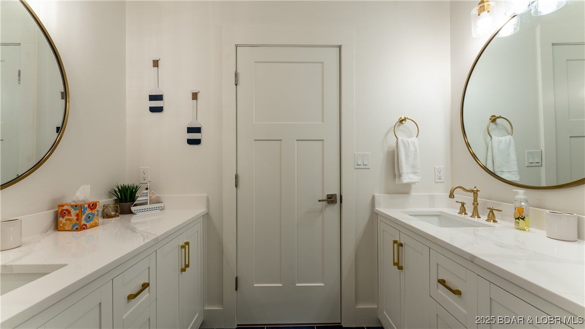 Roach, Missouri, 65787, United States, 8 Bedrooms Bedrooms, ,5 BathroomsBathrooms,Residential,Active,2007100