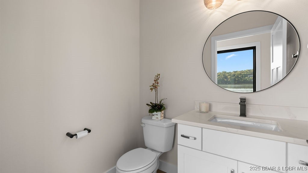 Camdenton, Missouri, 65020, United States, 4 Bedrooms Bedrooms, ,4 BathroomsBathrooms,Residential,Active,1945094