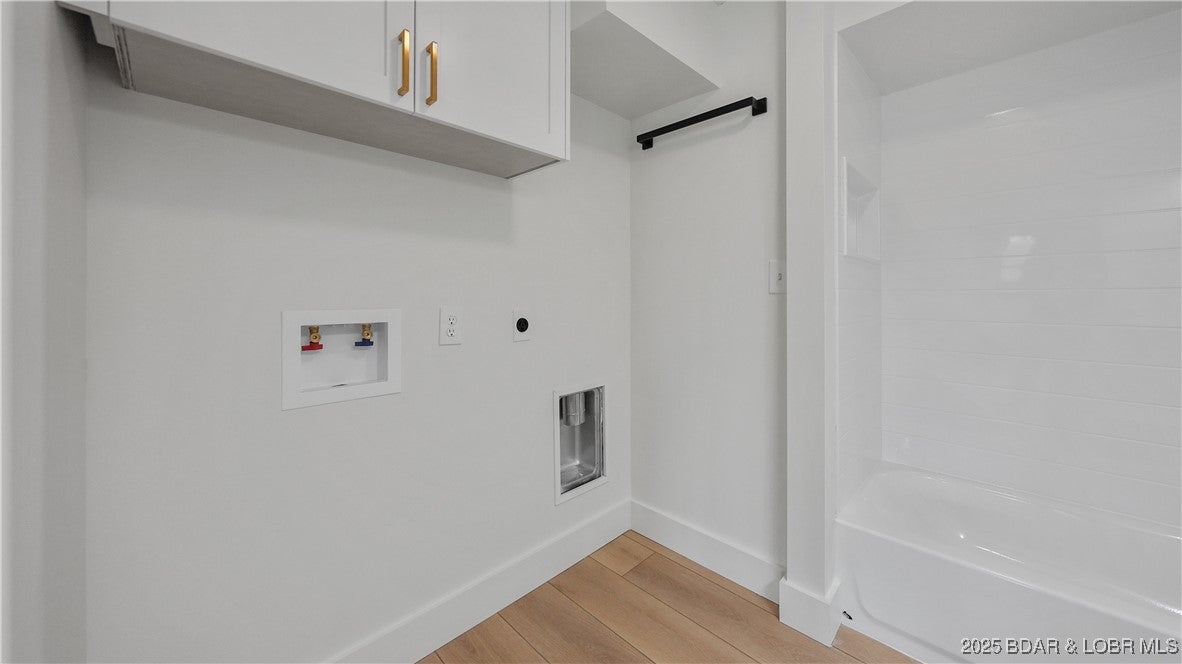 Osage Beach, Missouri, 65065, United States, 4 Bedrooms Bedrooms, ,4 BathroomsBathrooms,Residential,Active,1946330