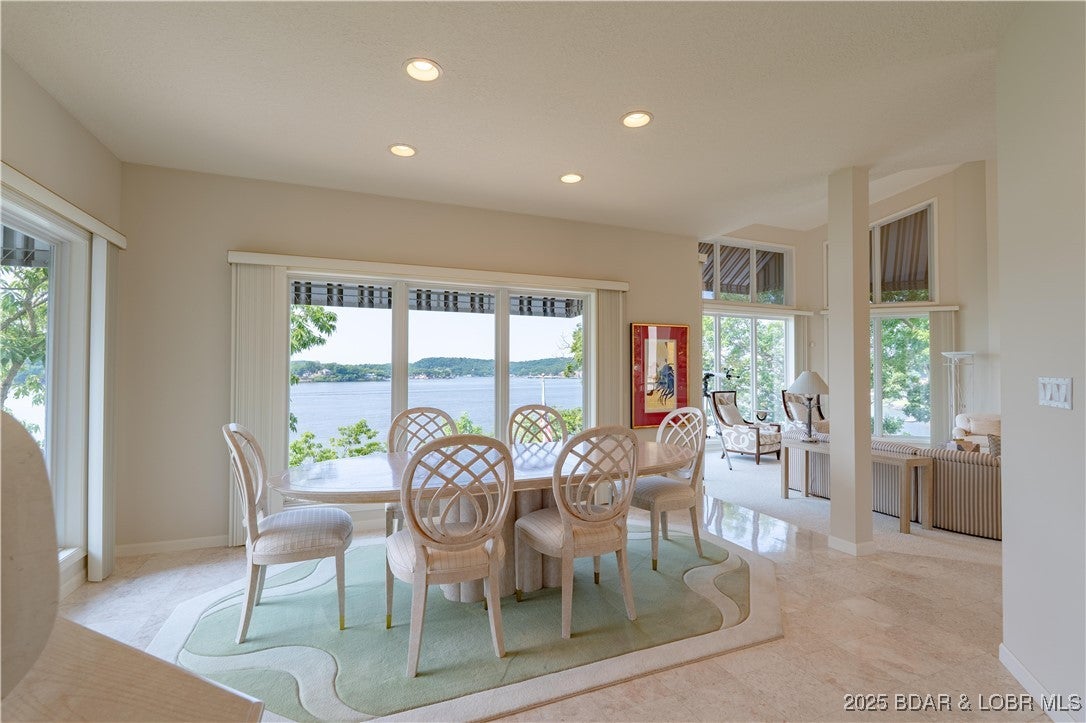 Four Seasons, Missouri, 65049, United States, 5 Bedrooms Bedrooms, ,6 BathroomsBathrooms,Residential,Active,1843468