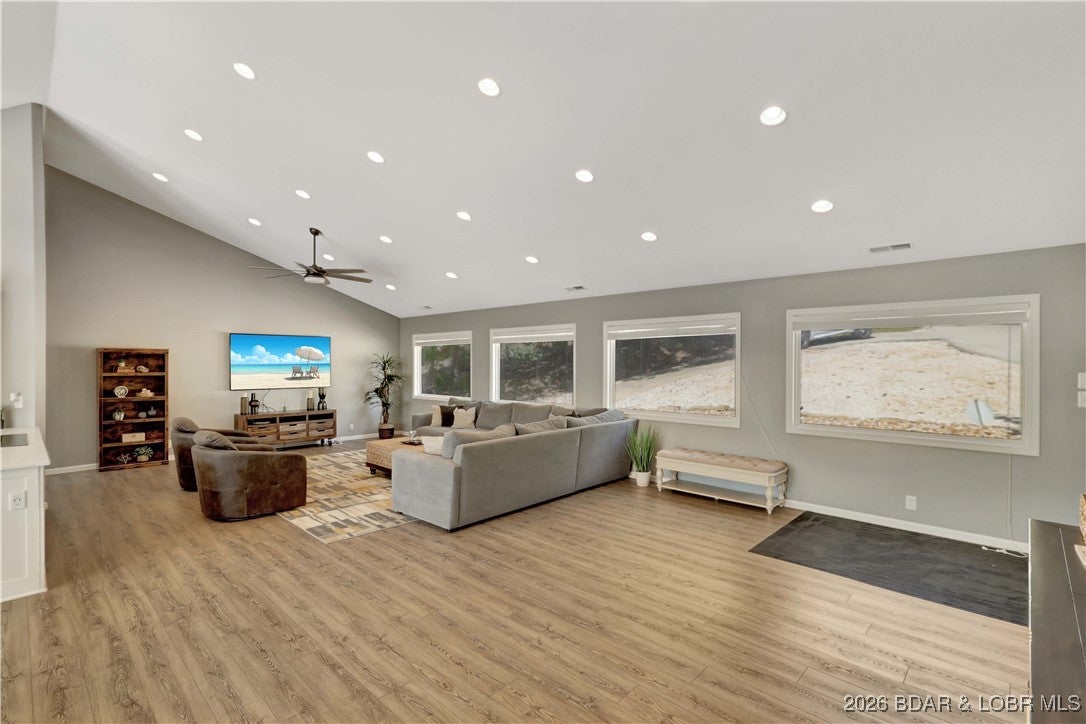 Sunrise Beach, Missouri, 65079, United States, 5 Bedrooms Bedrooms, ,6 BathroomsBathrooms,Residential,Active,2015451