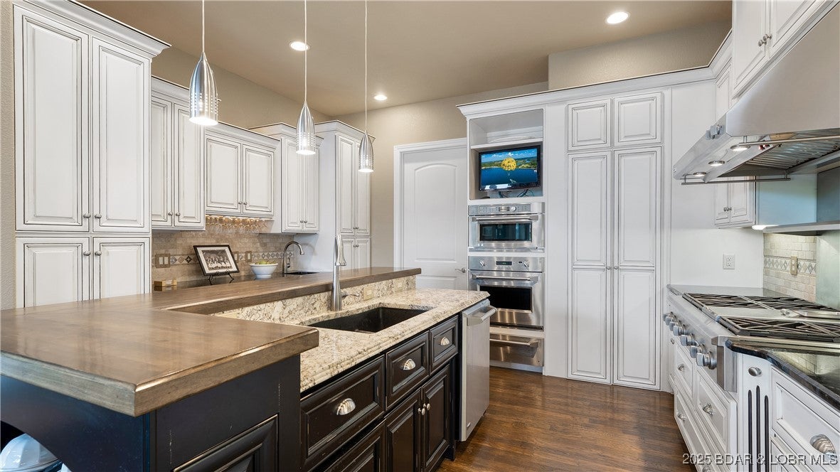 Camdenton, Missouri, 65020, United States, ,5 BathroomsBathrooms,Residential,Active,1797942