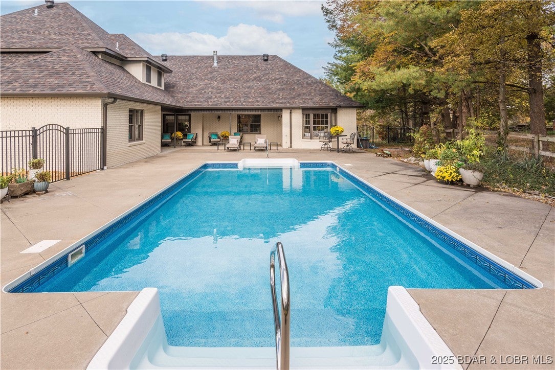 Jefferson City, Missouri, 65109, United States, 4 Bedrooms Bedrooms, ,4 BathroomsBathrooms,Residential,Active,1990045