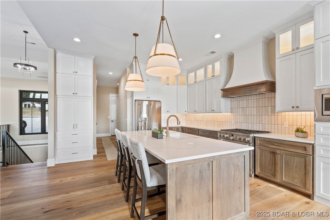 Osage Beach, Missouri, 65065, United States, 6 Bedrooms Bedrooms, ,6 BathroomsBathrooms,Residential,Active,1922661