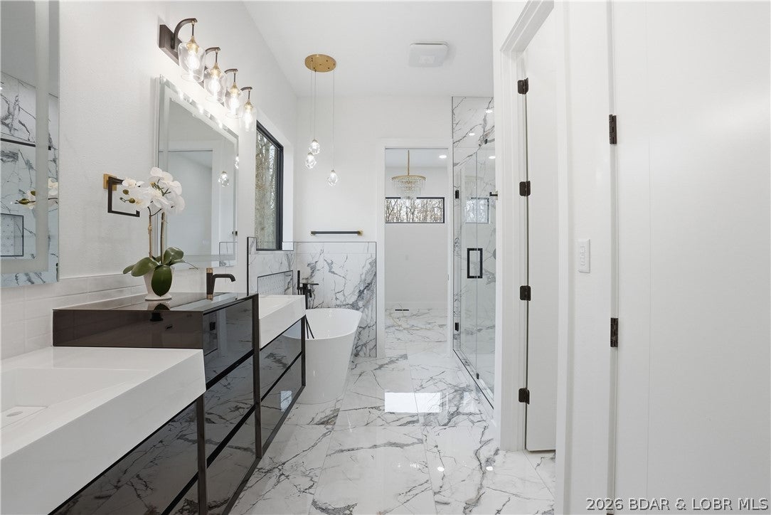 Porto Cima, Missouri, 65049, United States, 4 Bedrooms Bedrooms, ,4 BathroomsBathrooms,Residential,Active,2040222