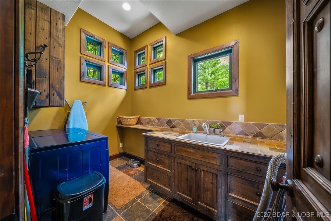 Villages, Missouri, 65079, United States, 5 Bedrooms Bedrooms, ,7 BathroomsBathrooms,Residential,Active,1964268