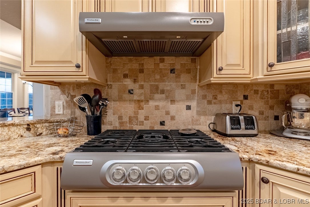 Lake Ozark, Missouri, 65049, United States, 5 Bedrooms Bedrooms, ,5 BathroomsBathrooms,Residential,Active,1990646