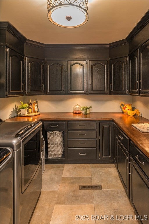 Jefferson City, Missouri, 65109, United States, 4 Bedrooms Bedrooms, ,4 BathroomsBathrooms,Residential,Active,1990045