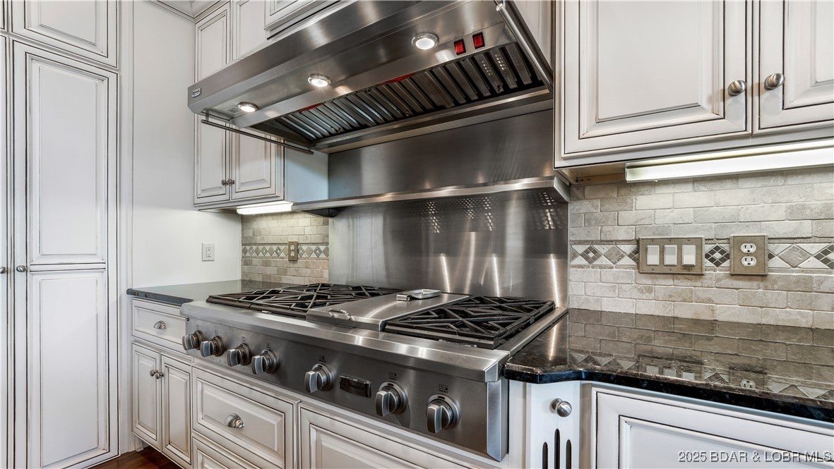 Camdenton, Missouri, 65020, United States, 5 Bedrooms Bedrooms, ,5 BathroomsBathrooms,Residential,Active,1989766