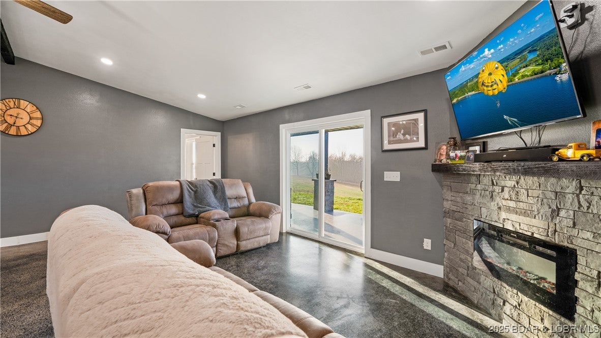 Stoutland, Missouri, 65567, United States, 2 Bedrooms Bedrooms, ,2 BathroomsBathrooms,Residential,Active,2006800