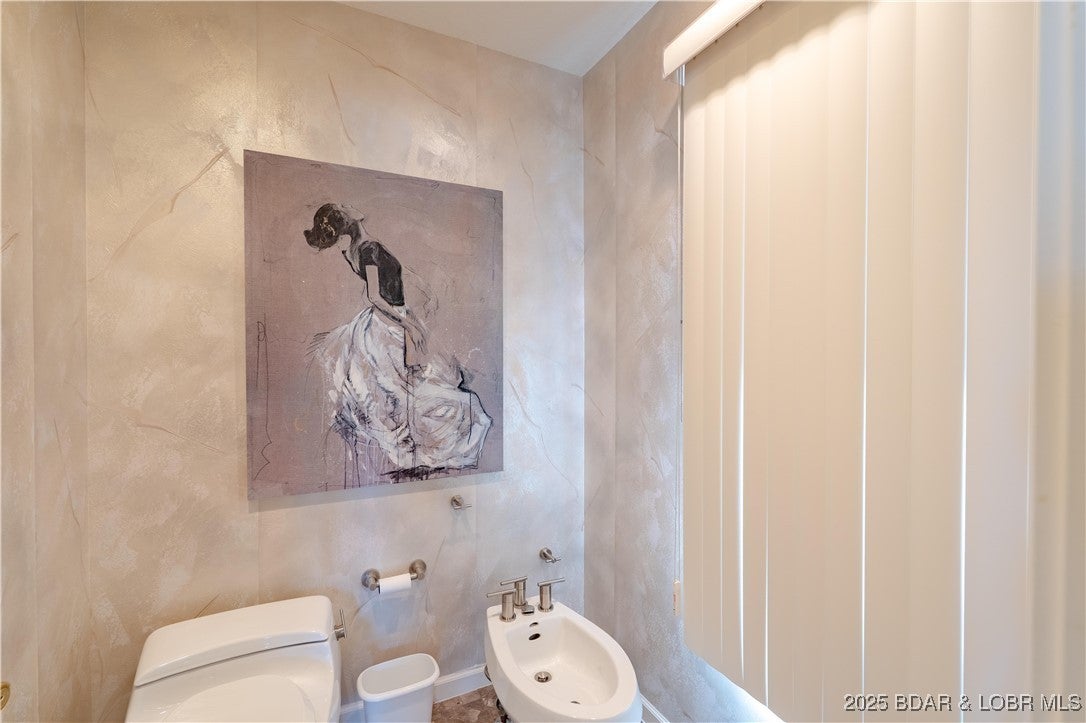 Four Seasons, Missouri, 65049, United States, 5 Bedrooms Bedrooms, ,6 BathroomsBathrooms,Residential,Active,1843468