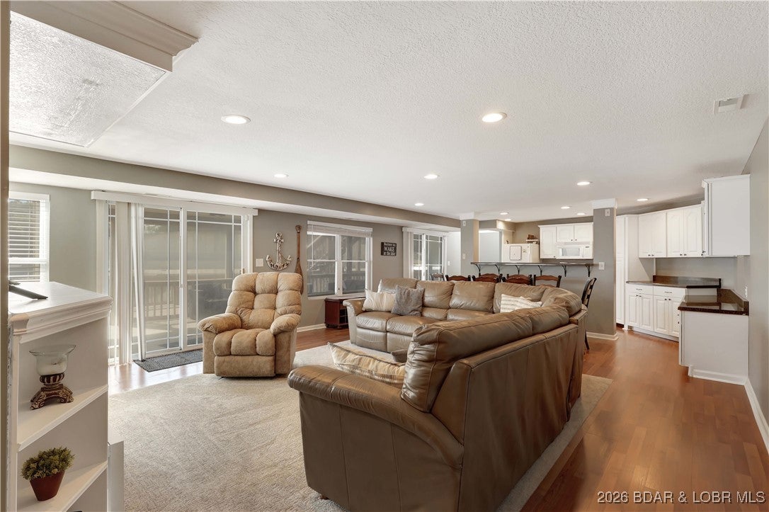 Sunrise Beach, Missouri, 65079, United States, 5 Bedrooms Bedrooms, ,6 BathroomsBathrooms,Residential,Active,2015451