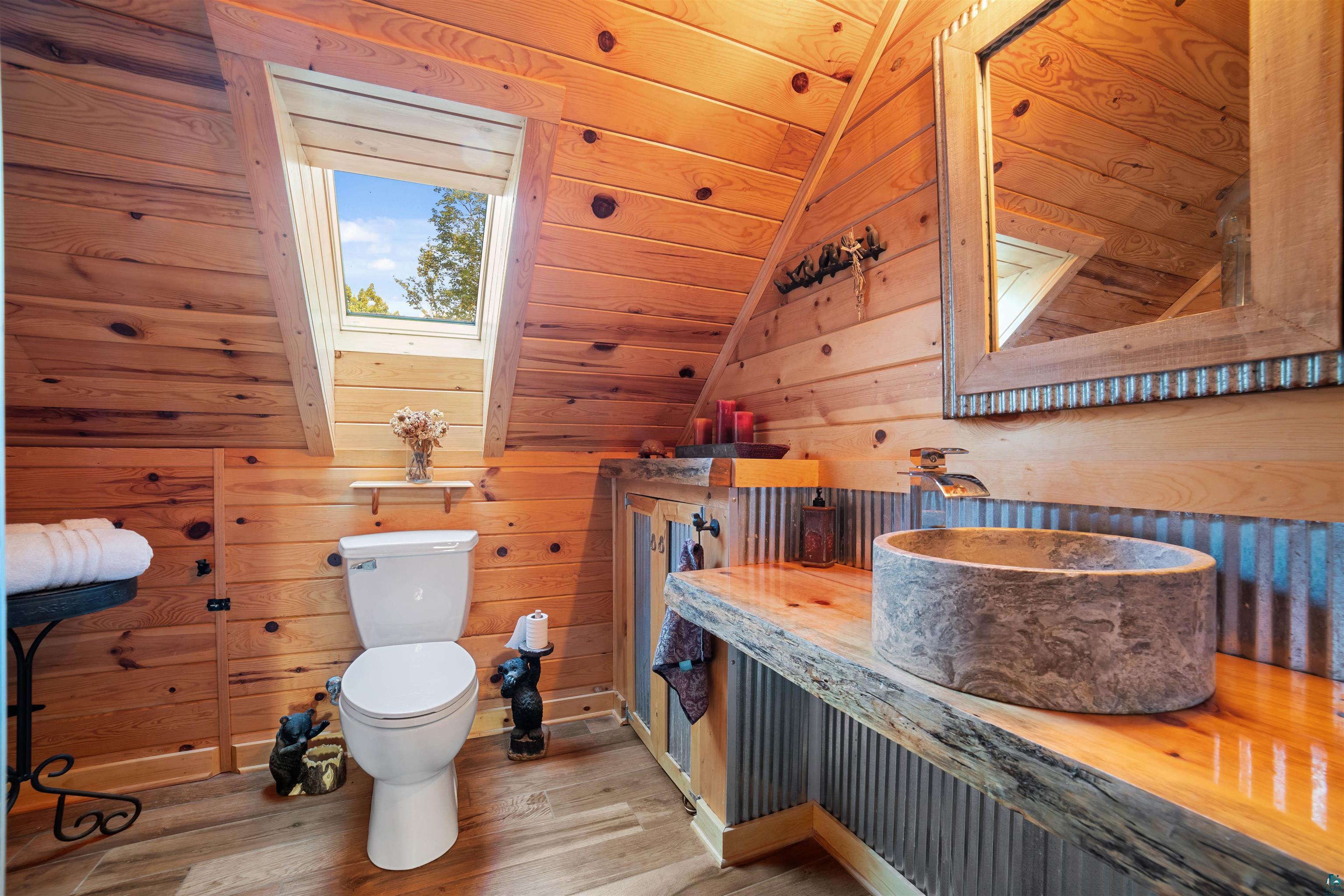 Superior, Wisconsin, 54880, United States, 3 Bedrooms Bedrooms, ,3 BathroomsBathrooms,Residential,Active,1888517