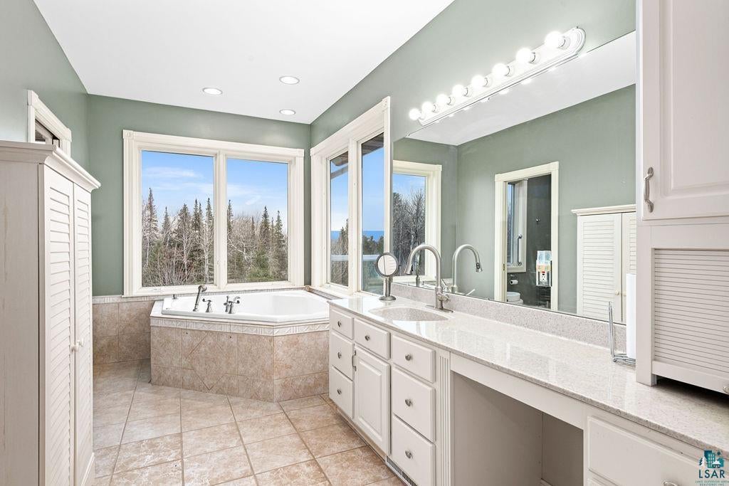 Two Harbors, Minnesota, 55616, United States, ,3 BathroomsBathrooms,Residential,Active,1703376