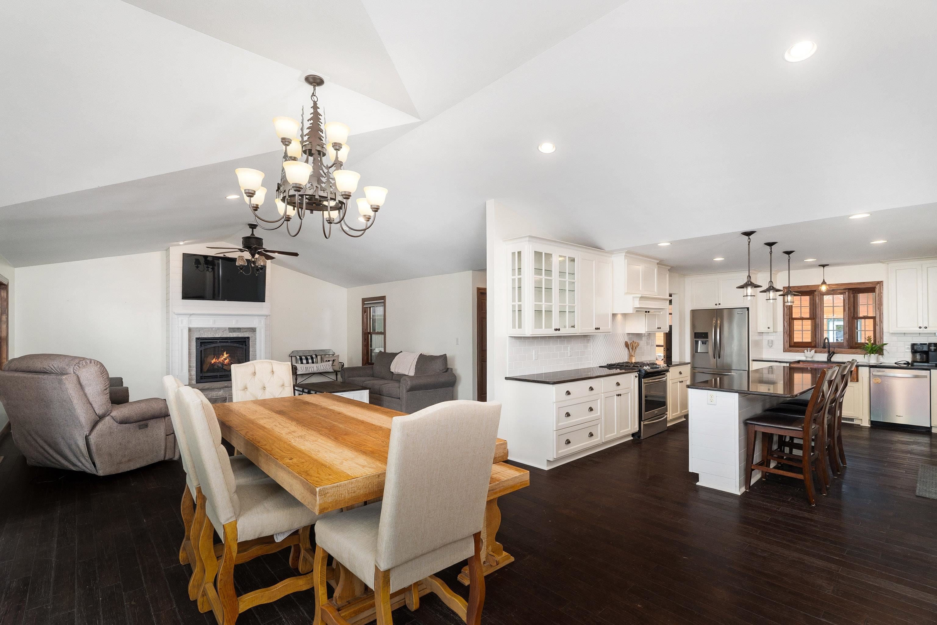 Duluth, Minnesota, 55811, United States, 3 Bedrooms Bedrooms, ,3 BathroomsBathrooms,Residential,Active,1927648