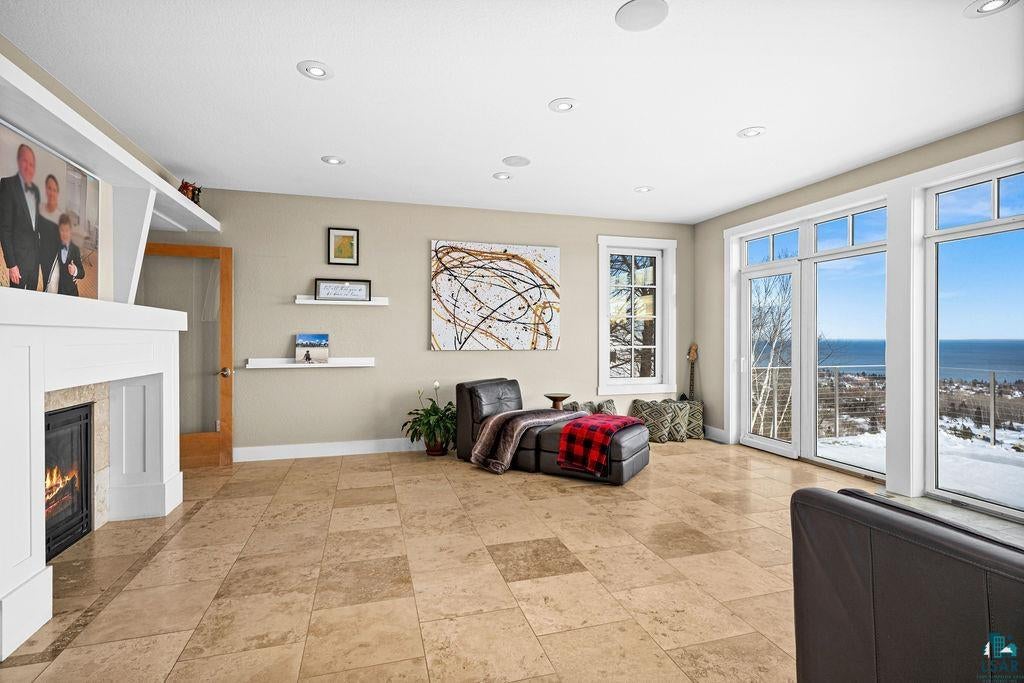 Duluth, Minnesota, 55804, United States, 5 Bedrooms Bedrooms, ,6 BathroomsBathrooms,Residential,Pending,2012810