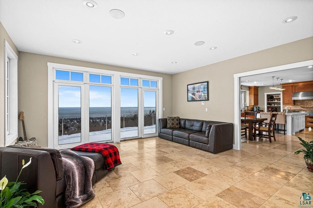 Duluth, Minnesota, 55804, United States, 5 Bedrooms Bedrooms, ,6 BathroomsBathrooms,Residential,Pending,2012810