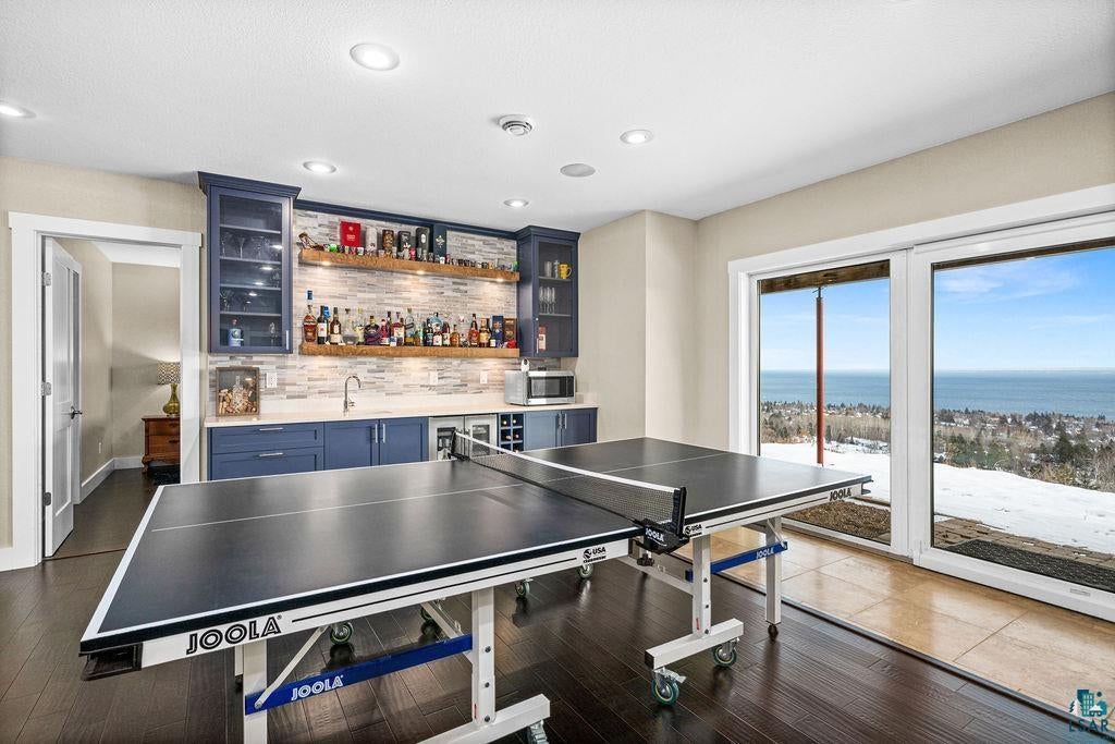 Duluth, Minnesota, 55804, United States, 5 Bedrooms Bedrooms, ,6 BathroomsBathrooms,Residential,Pending,2012810