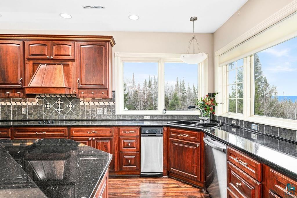 Two Harbors, Minnesota, 55616, United States, ,3 BathroomsBathrooms,Residential,Active,1703376