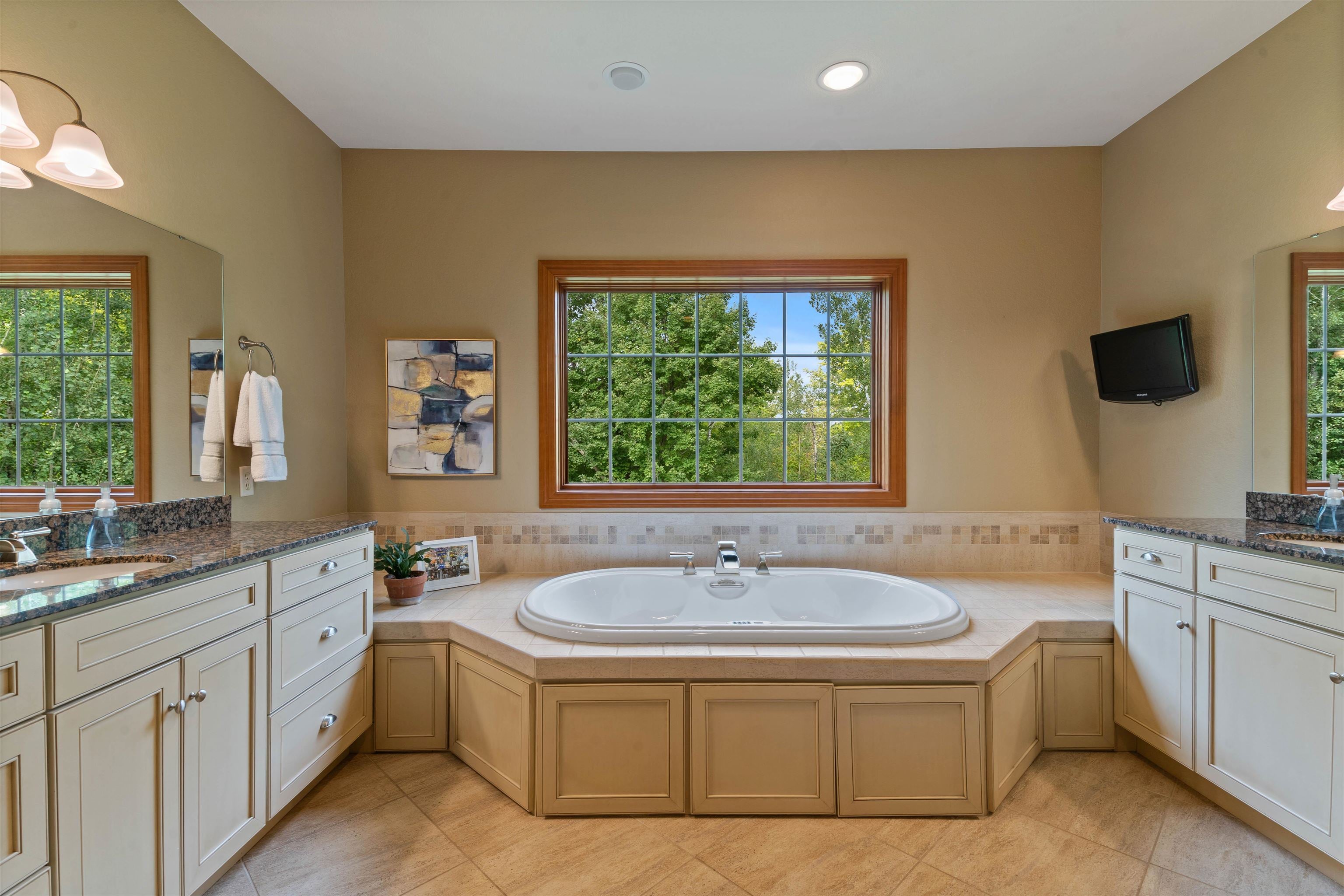 Duluth, Minnesota, 55811, United States, 4 Bedrooms Bedrooms, ,4 BathroomsBathrooms,Residential,Active,1936431