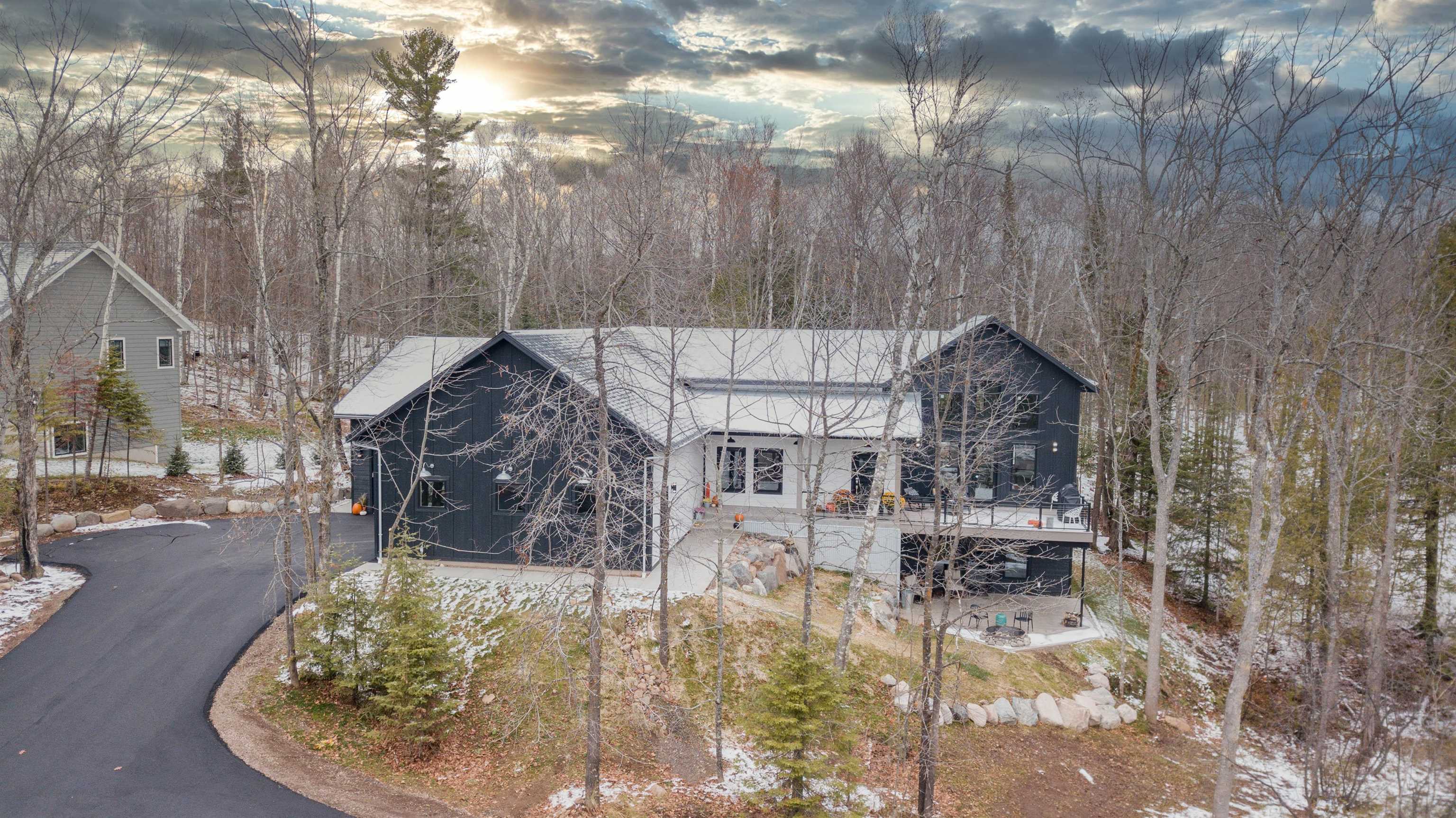 Duluth, Minnesota, 55811, United States, 3 Bedrooms Bedrooms, ,3 BathroomsBathrooms,Residential,Active,1963424