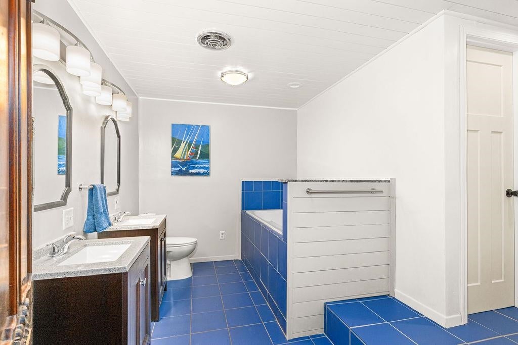 Duluth, Minnesota, 55803, United States, 3 Bedrooms Bedrooms, ,3 BathroomsBathrooms,Residential,Active,1828692