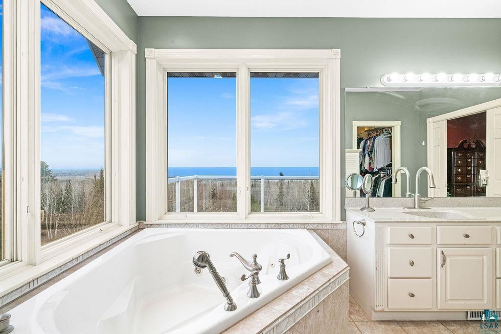 Two Harbors, Minnesota, 55616, United States, ,3 BathroomsBathrooms,Residential,Active,1703376